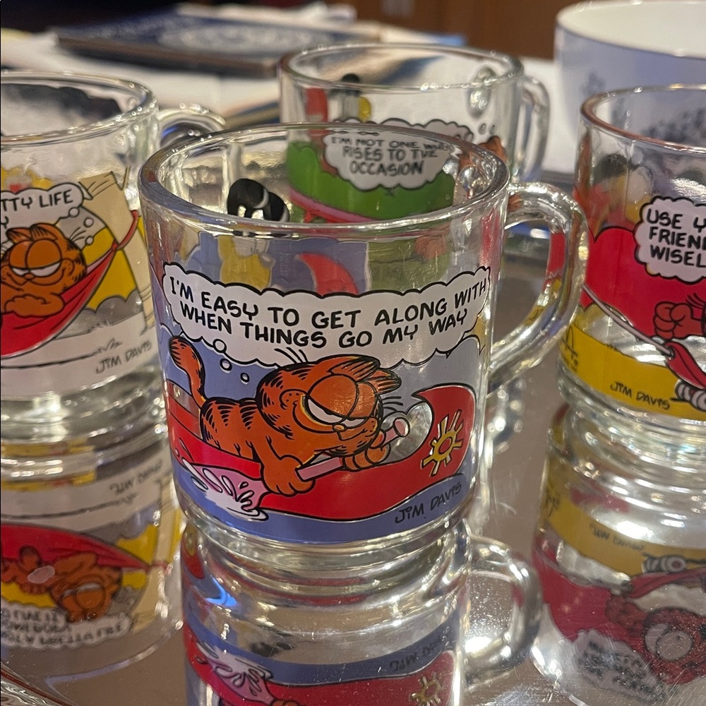 Set of 4 vintage Garfield Comic Glass Mugs made in USA